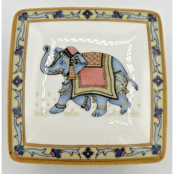 Wedgwood Blue Elephant Square Shaped Trinket Box 2.5" SKU PB206